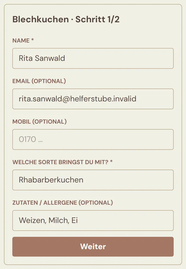 Zusage-Formular für den Beitrag Blechkuchen auf dem Handy mit Name, optionaler Email, optionaler Mobilnummer und den beiden eigenen Feldern Welche Sorte bringst du mit? als Pflichtfeld und Zutaten / Allergene
